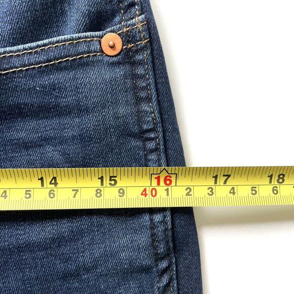 Madewell Curvy High-Rise Skinny Jeans in Woodland Wash TENCEL Denim - Picture 8 of 13